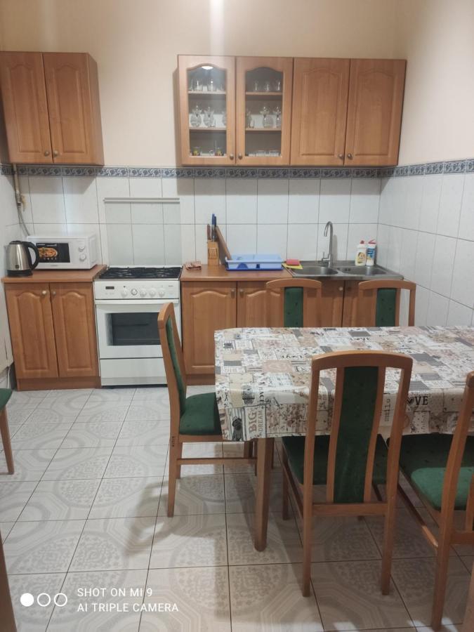 Apartments Domovik ,Kirilla I Mefodiya, 5 ムカチェヴォ エクステリア 写真