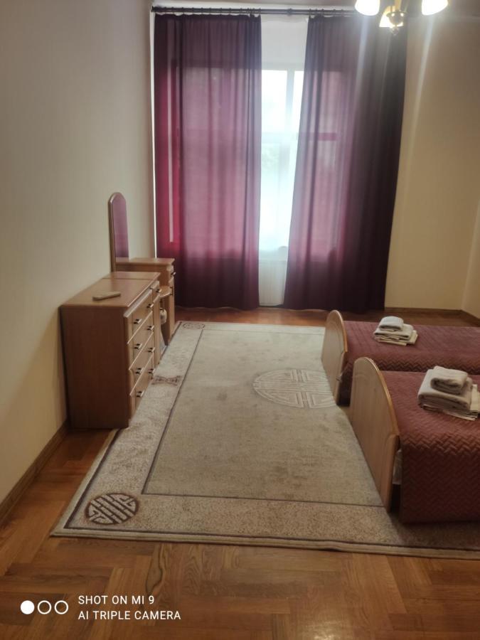 Apartments Domovik ,Kirilla I Mefodiya, 5 ムカチェヴォ エクステリア 写真