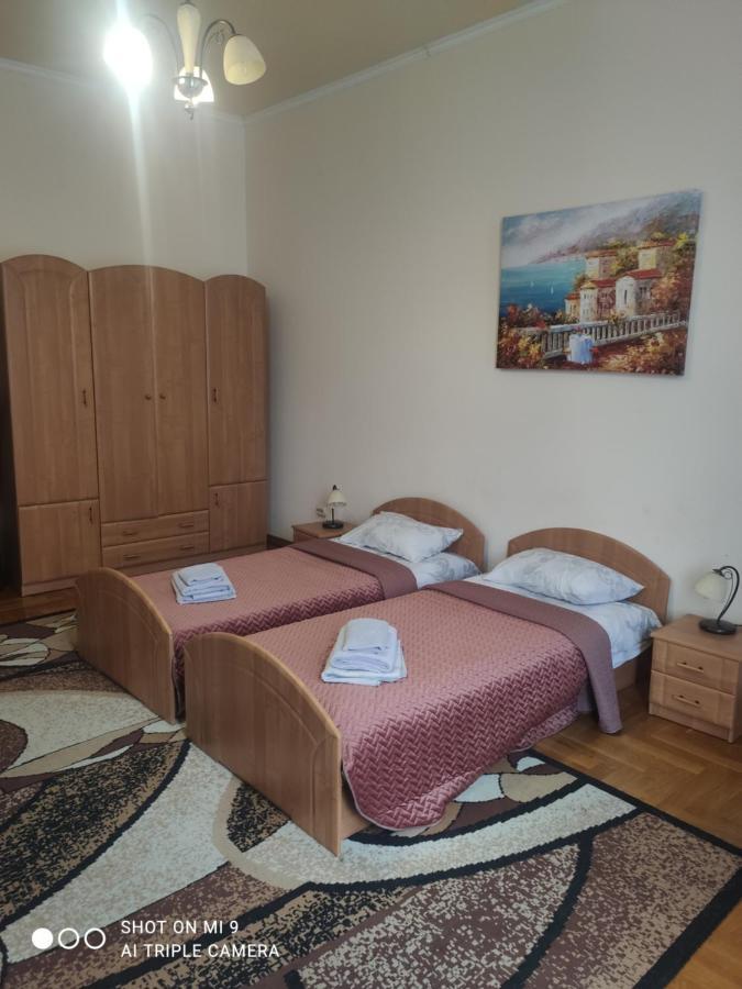 Apartments Domovik ,Kirilla I Mefodiya, 5 ムカチェヴォ エクステリア 写真