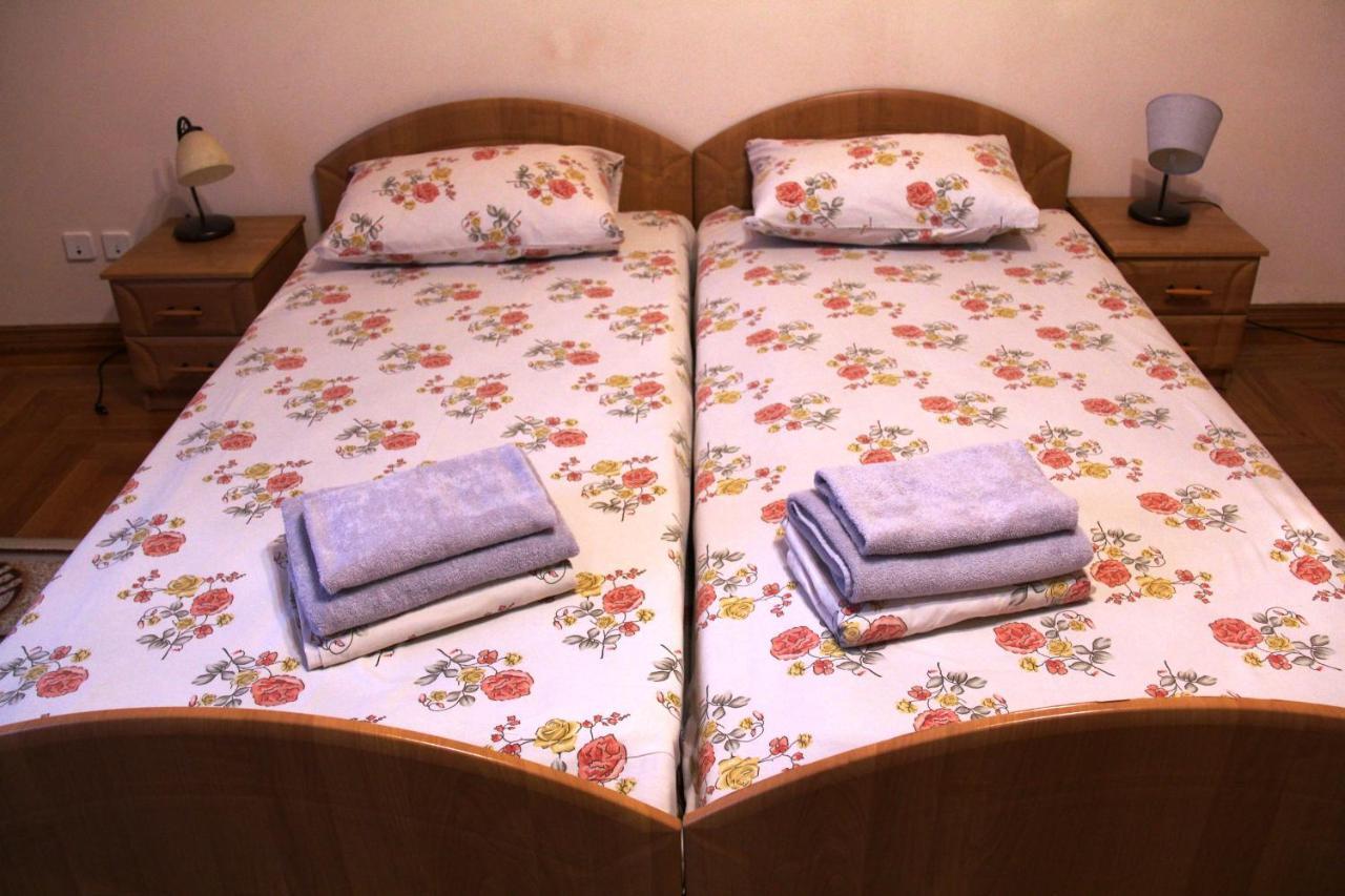 Apartments Domovik ,Kirilla I Mefodiya, 5 ムカチェヴォ エクステリア 写真
