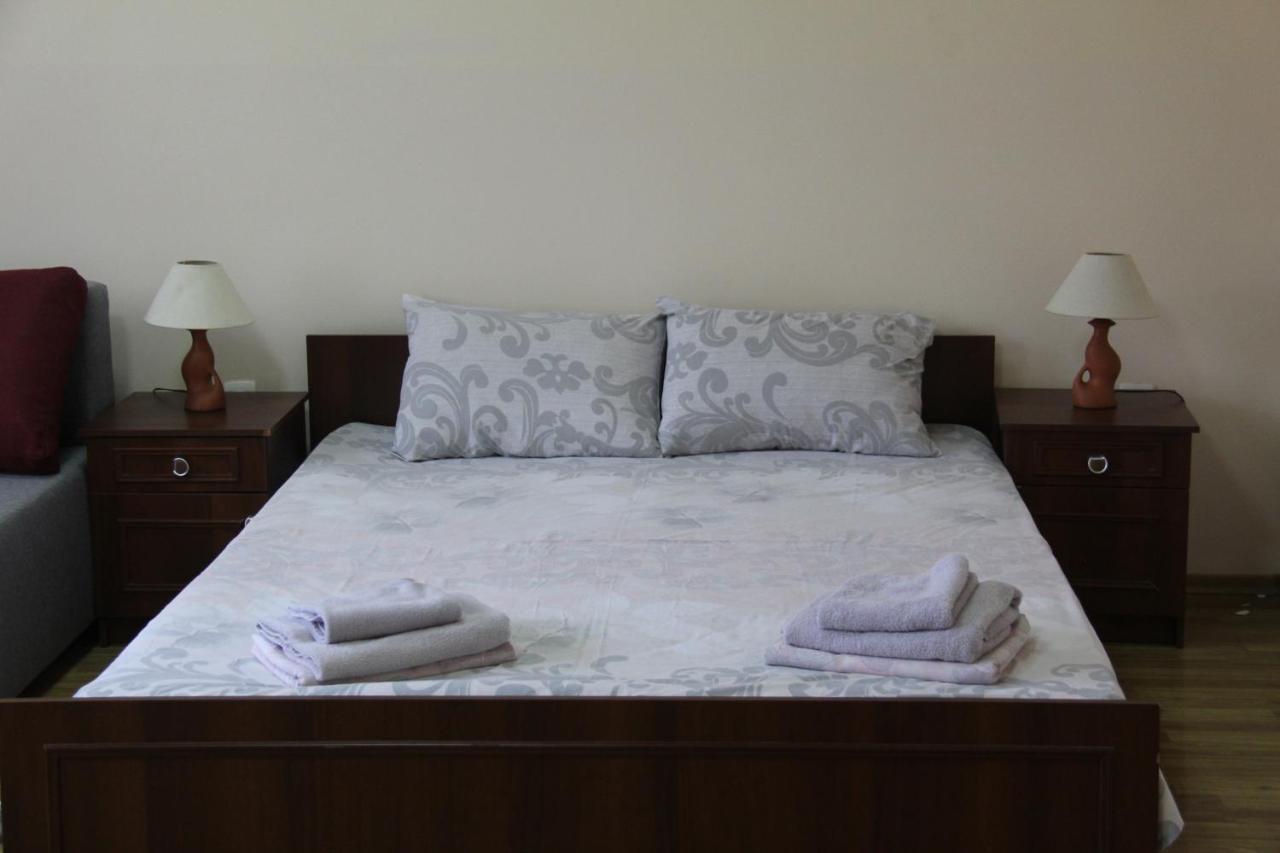 Apartments Domovik ,Kirilla I Mefodiya, 5 ムカチェヴォ エクステリア 写真