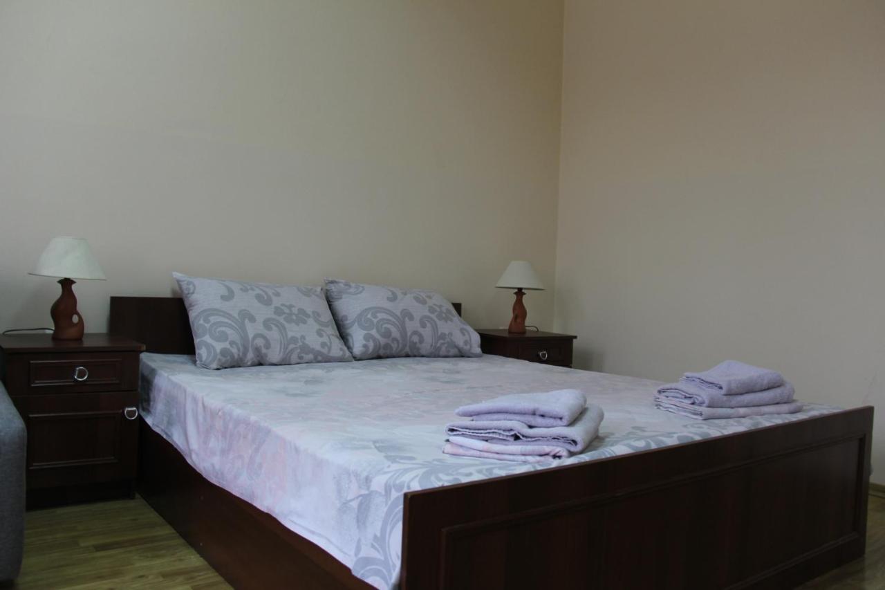 Apartments Domovik ,Kirilla I Mefodiya, 5 ムカチェヴォ エクステリア 写真
