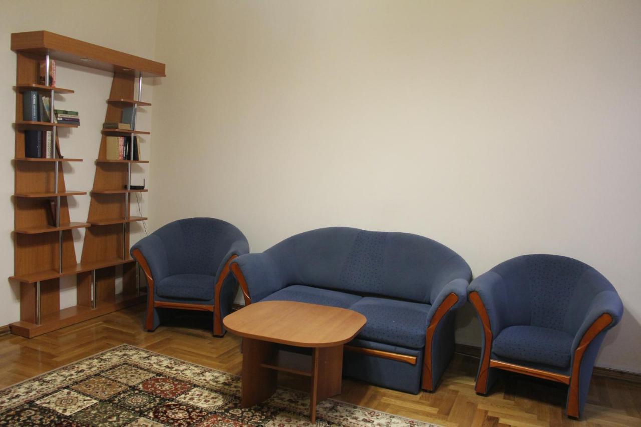 Apartments Domovik ,Kirilla I Mefodiya, 5 ムカチェヴォ エクステリア 写真