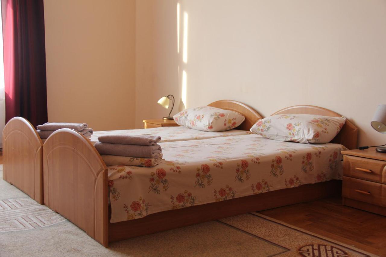 Apartments Domovik ,Kirilla I Mefodiya, 5 ムカチェヴォ エクステリア 写真