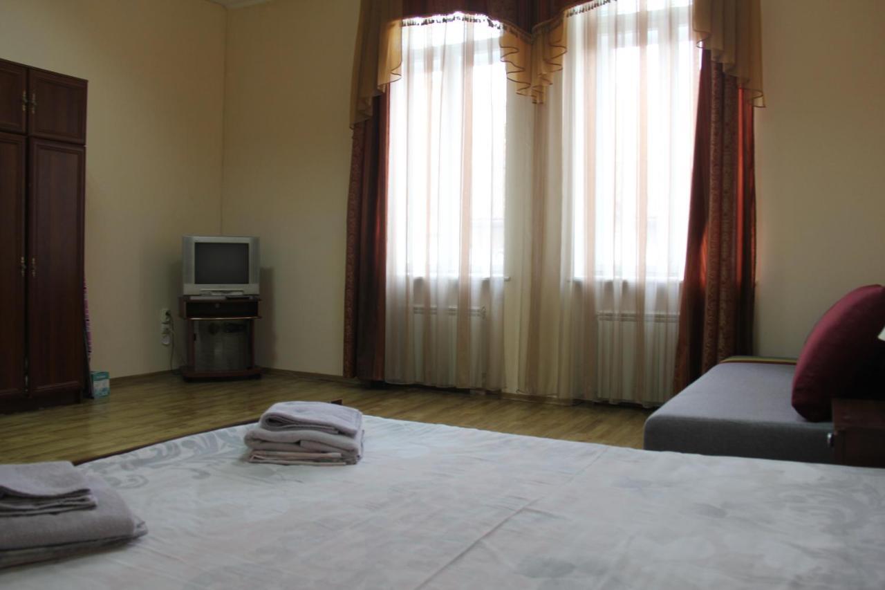 Apartments Domovik ,Kirilla I Mefodiya, 5 ムカチェヴォ エクステリア 写真
