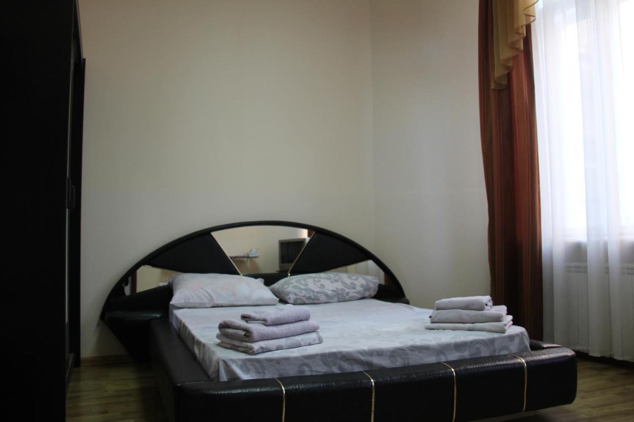 Apartments Domovik ,Kirilla I Mefodiya, 5 ムカチェヴォ エクステリア 写真