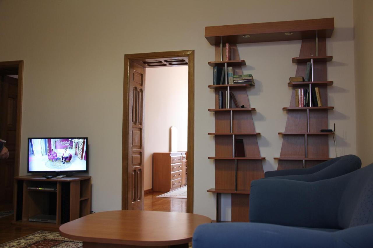 Apartments Domovik ,Kirilla I Mefodiya, 5 ムカチェヴォ エクステリア 写真