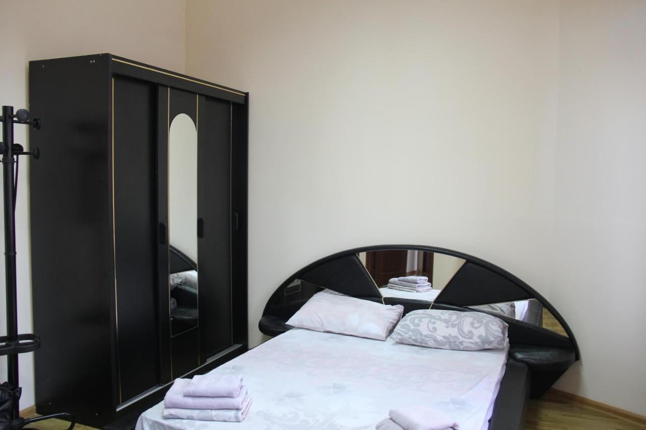 Apartments Domovik ,Kirilla I Mefodiya, 5 ムカチェヴォ エクステリア 写真