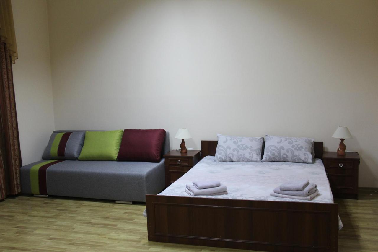 Apartments Domovik ,Kirilla I Mefodiya, 5 ムカチェヴォ エクステリア 写真