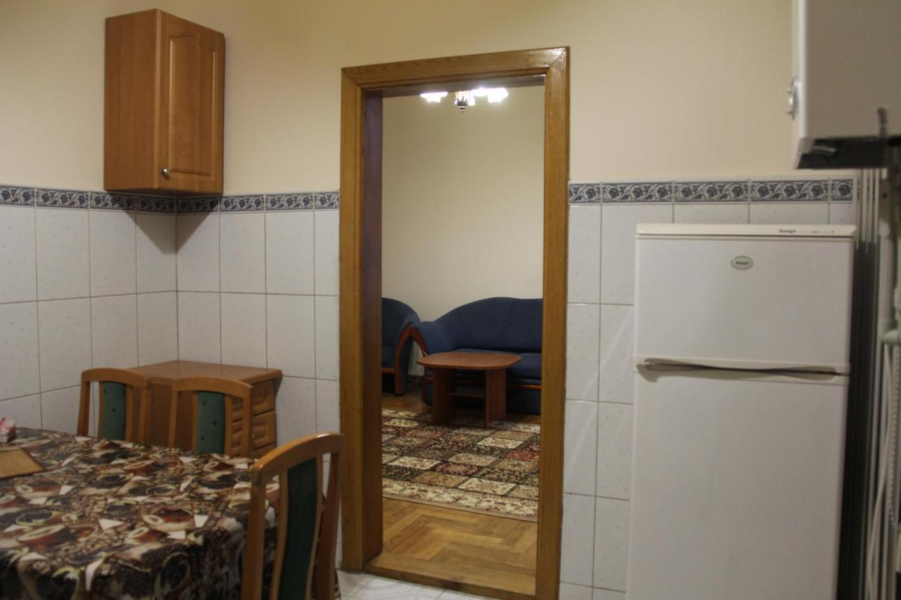 Apartments Domovik ,Kirilla I Mefodiya, 5 ムカチェヴォ エクステリア 写真