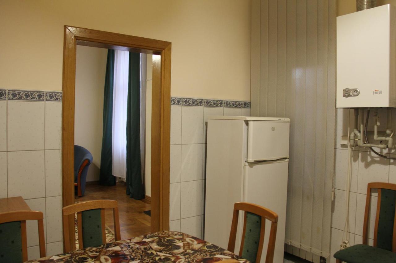 Apartments Domovik ,Kirilla I Mefodiya, 5 ムカチェヴォ エクステリア 写真