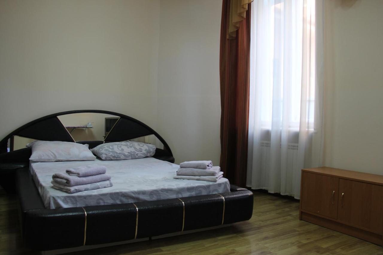 Apartments Domovik ,Kirilla I Mefodiya, 5 ムカチェヴォ エクステリア 写真