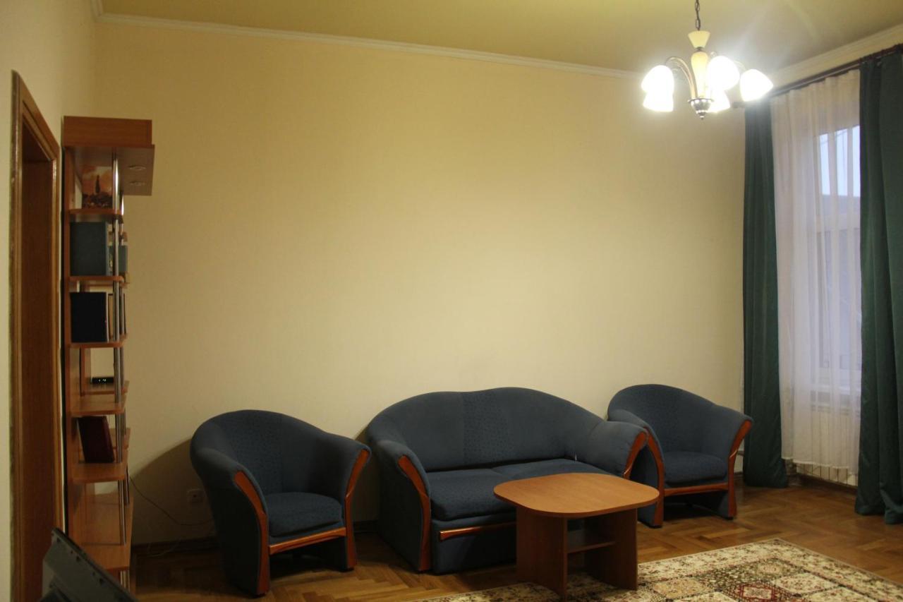 Apartments Domovik ,Kirilla I Mefodiya, 5 ムカチェヴォ エクステリア 写真